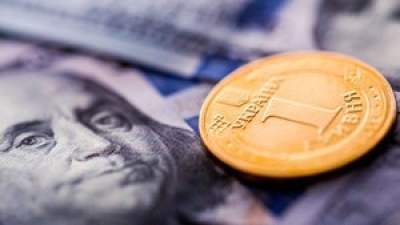 Гривня відступає від історичних мінімумів: Нацбанк встановив офіційний курс долара на п’ятницю