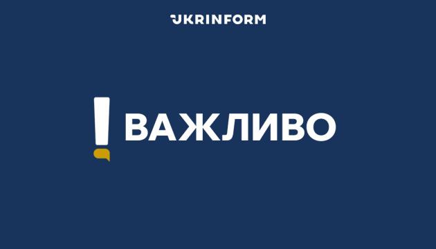 "Шокуючі вибухи в столиці! ППО активовано під час тривоги. Чому це сталося і що далі? Дізнайтеся, як реагують місцеві жителі та які загрози насуваються! Не пропустіть важливу інформацію!"