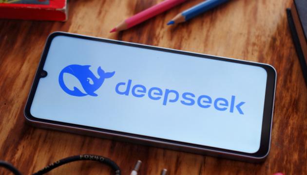 Microsoft проводит расследование утечки данных в китайский стартап ИИ DeepSeek, сообщает Bloomberg.