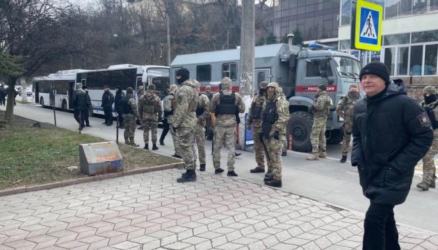 In Crimea, the Russian National Guard is guarding injured individuals in hospitals to prevent them from escaping, according to partisans.