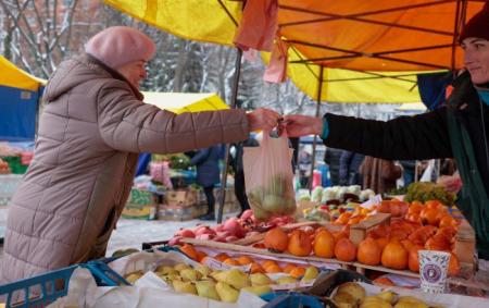 _rinok_frukti_pensioner_gettyimages_1445719088_18595423a6e356945b9252b4de7eea37_650x410_13.01.25